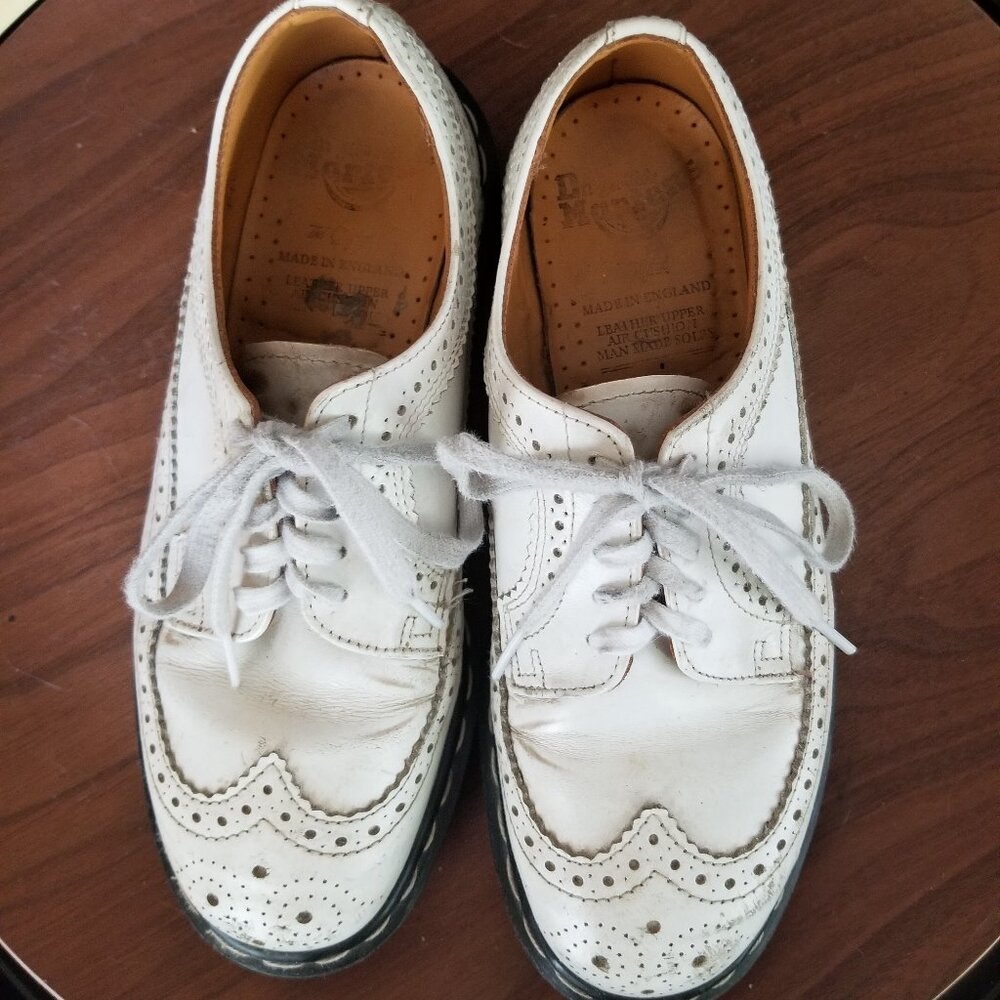 Dr Martens classic white brogues. Size 8 W/7 M (size 6 UK) - Picture 5 of 13